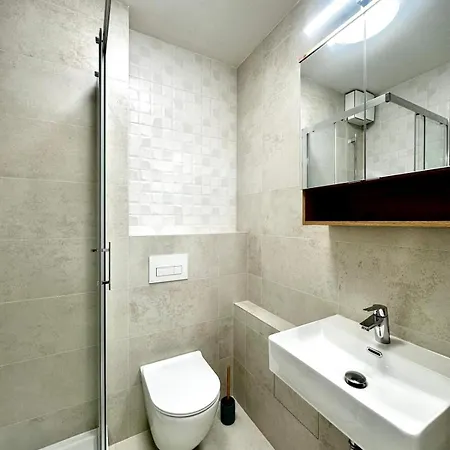 Your 13 With Parking Apartment *